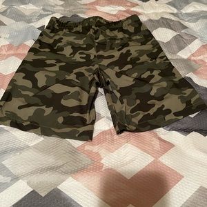 Old Navy Boys Camo Shorts Size 10/12